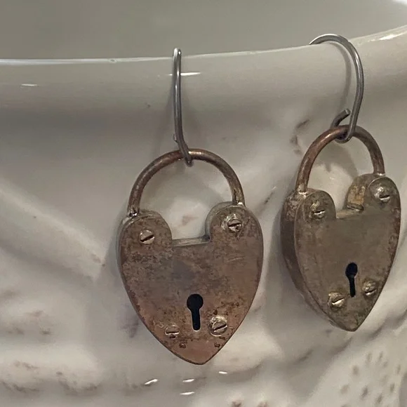 Vintage Fossil Heart PadLock Keyhole Earrings Vintage Edgy Antiqued Style - Picture 5 of 11